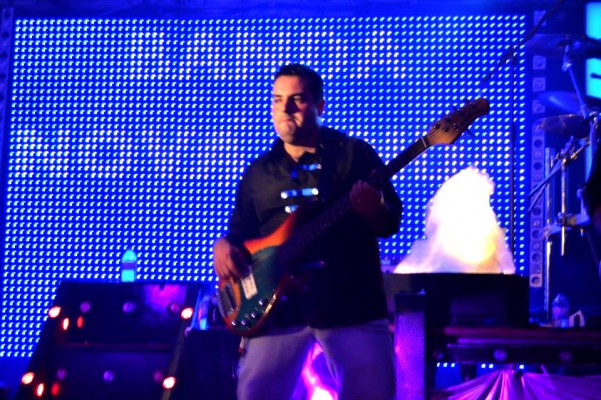 Aniversario, baixista, banda nova onda, bandas, bailes, grupos musicais, lisboa, Setubal, Tomar, santarem